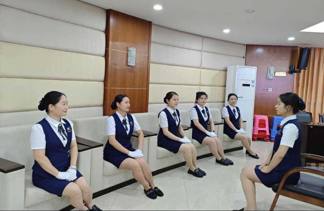 港北區(qū)直屬機關(guān)后勤服務(wù)中心會務(wù)股開展會務(wù)禮儀與婚姻介紹服務(wù)專題培訓