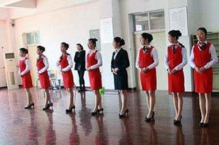 翱翔藍天，禮儀先行 四川航空學?？粘藢I招生報名條件及禮儀服務解析